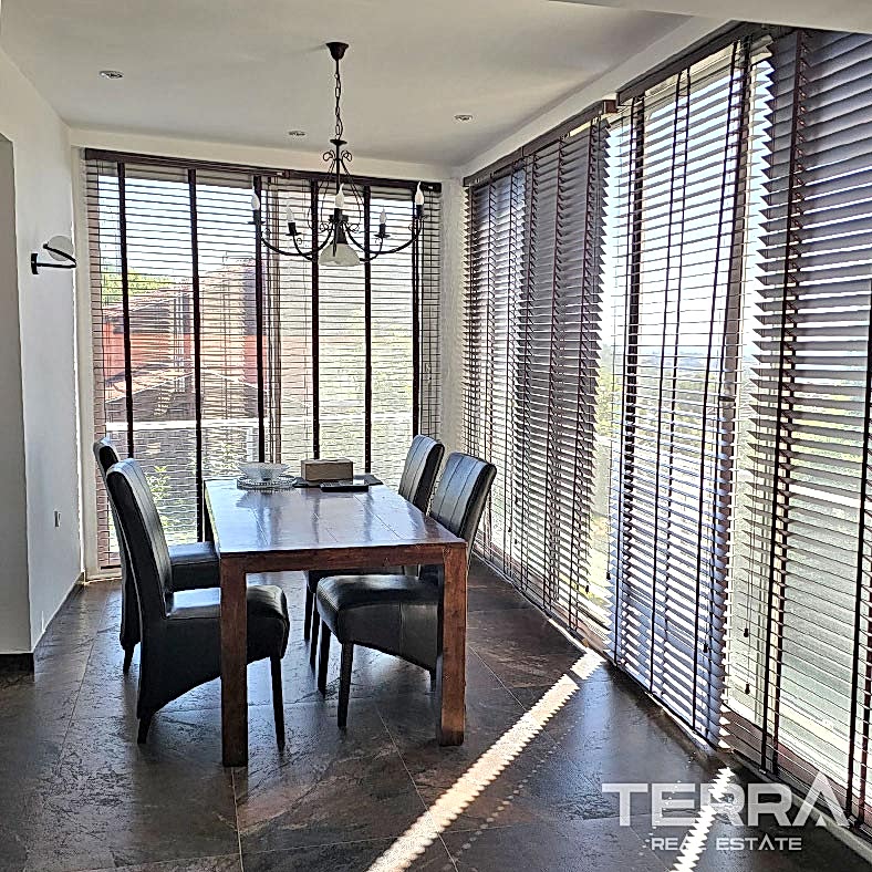 Three Resale Apartments in a Single Complex in a Tranquil Area of Oba - 109007