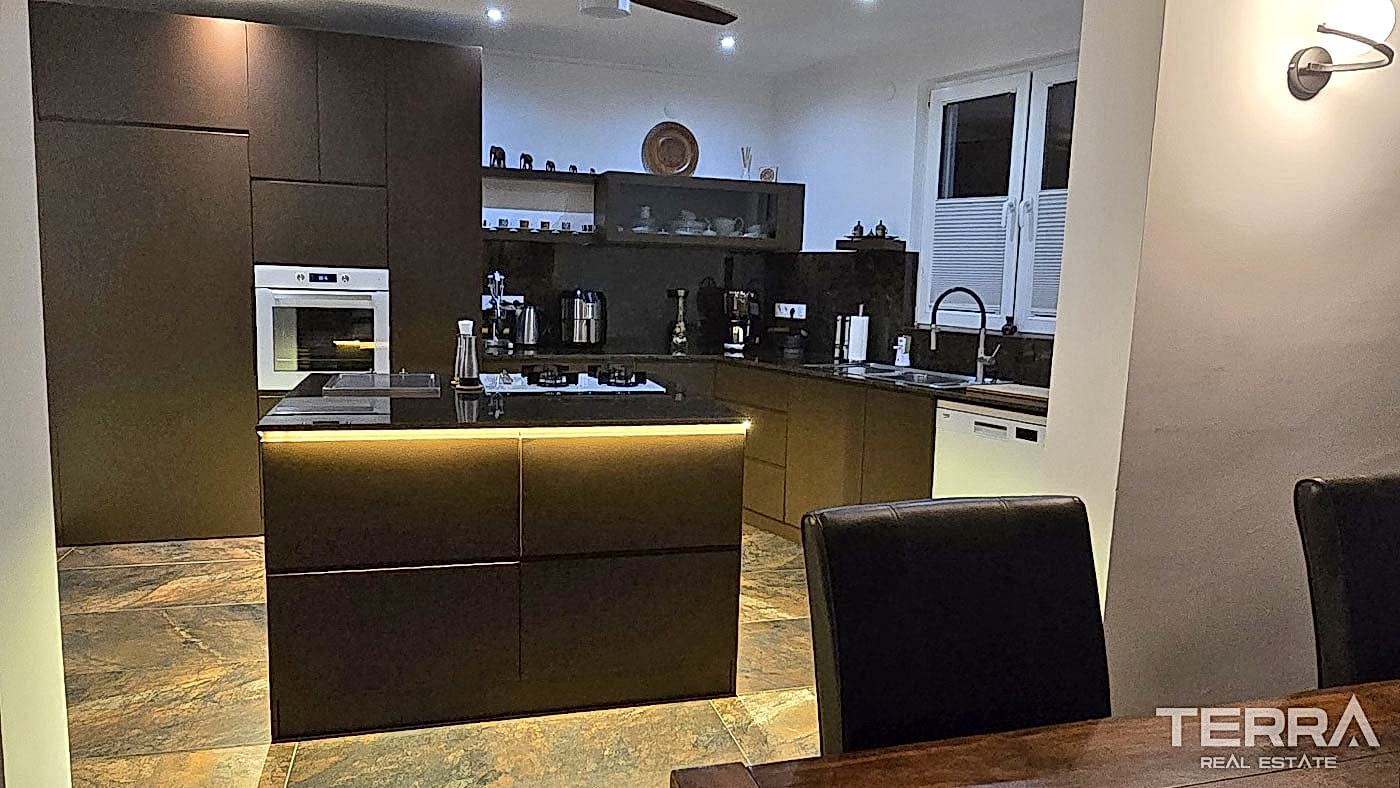 Three Resale Apartments in a Single Complex in a Tranquil Area of Oba - 109009