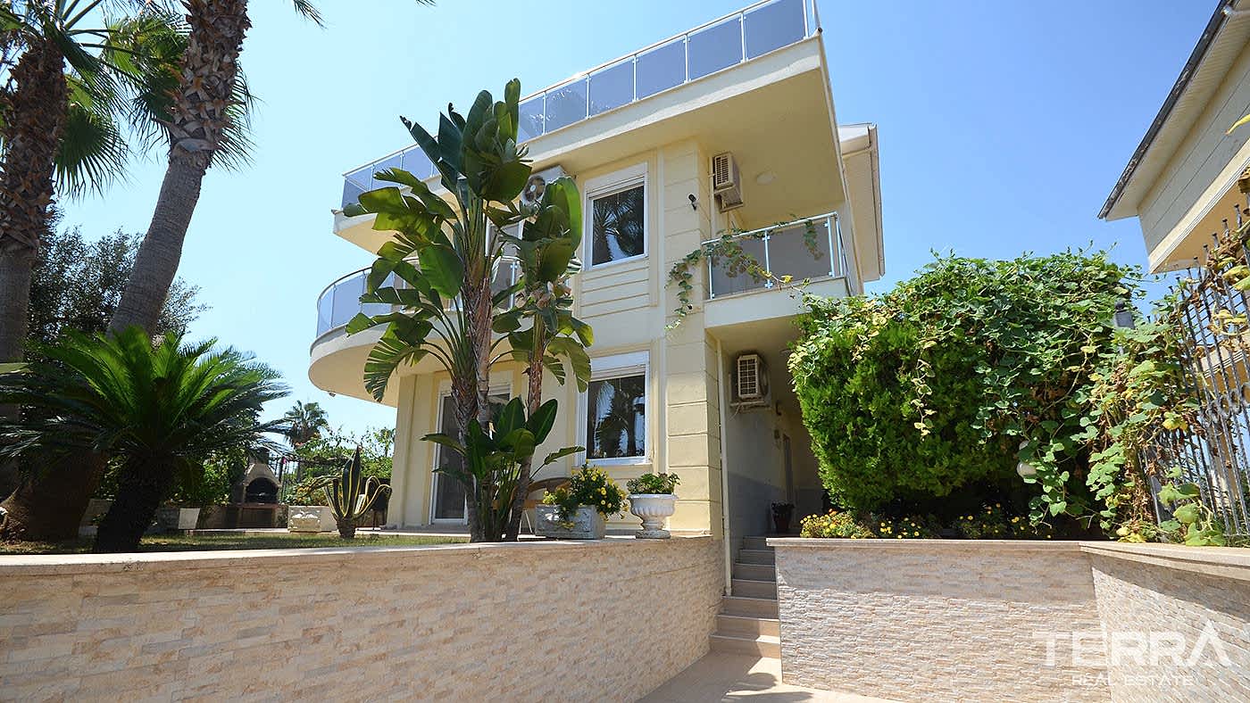 Frittliggende villa med pool til salgs i Konaklı, Alanya, Tyrkia