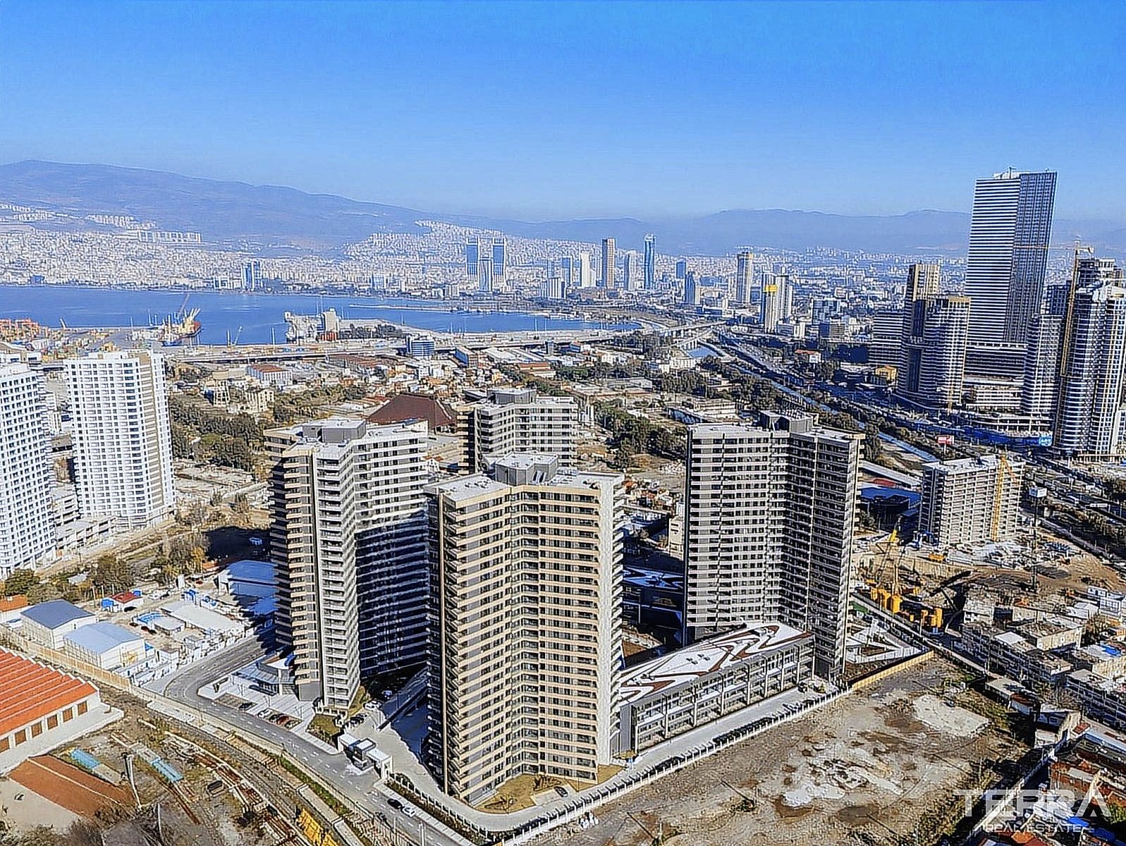 İzmir, Konak'ta Sahile ve Merkeze Yakın Deniz Manzaralı Daireler - 106363