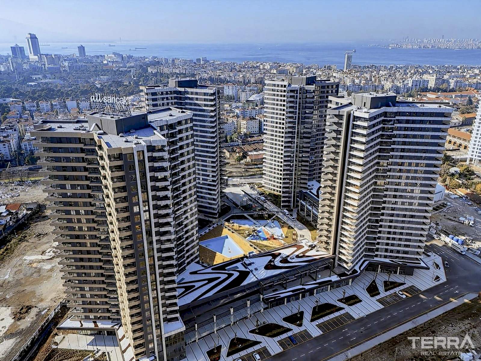 İzmir, Konak'ta Sahile ve Merkeze Yakın Deniz Manzaralı Daireler - 106364