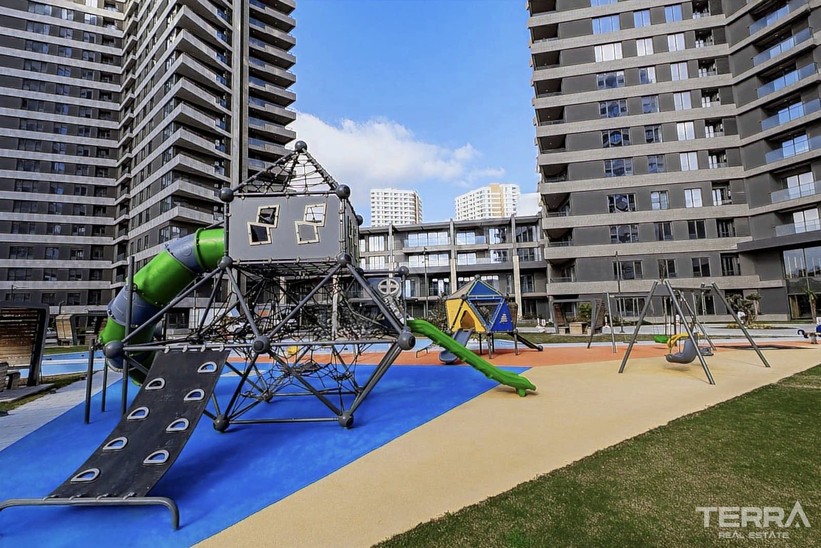 İzmir, Konak'ta Sahile ve Merkeze Yakın Deniz Manzaralı Daireler - 106368