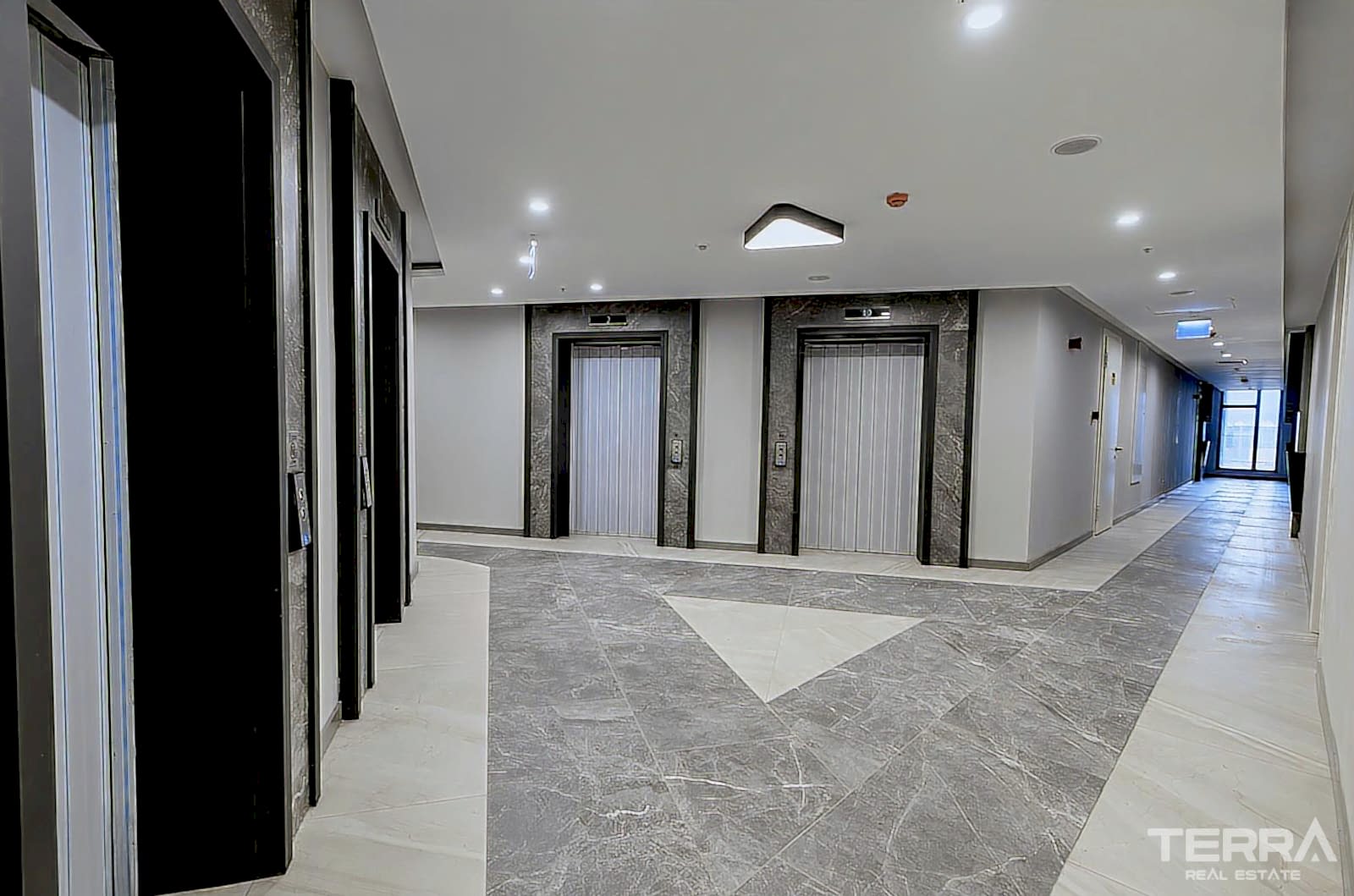 İzmir, Konak'ta Sahile ve Merkeze Yakın Deniz Manzaralı Daireler - 106375