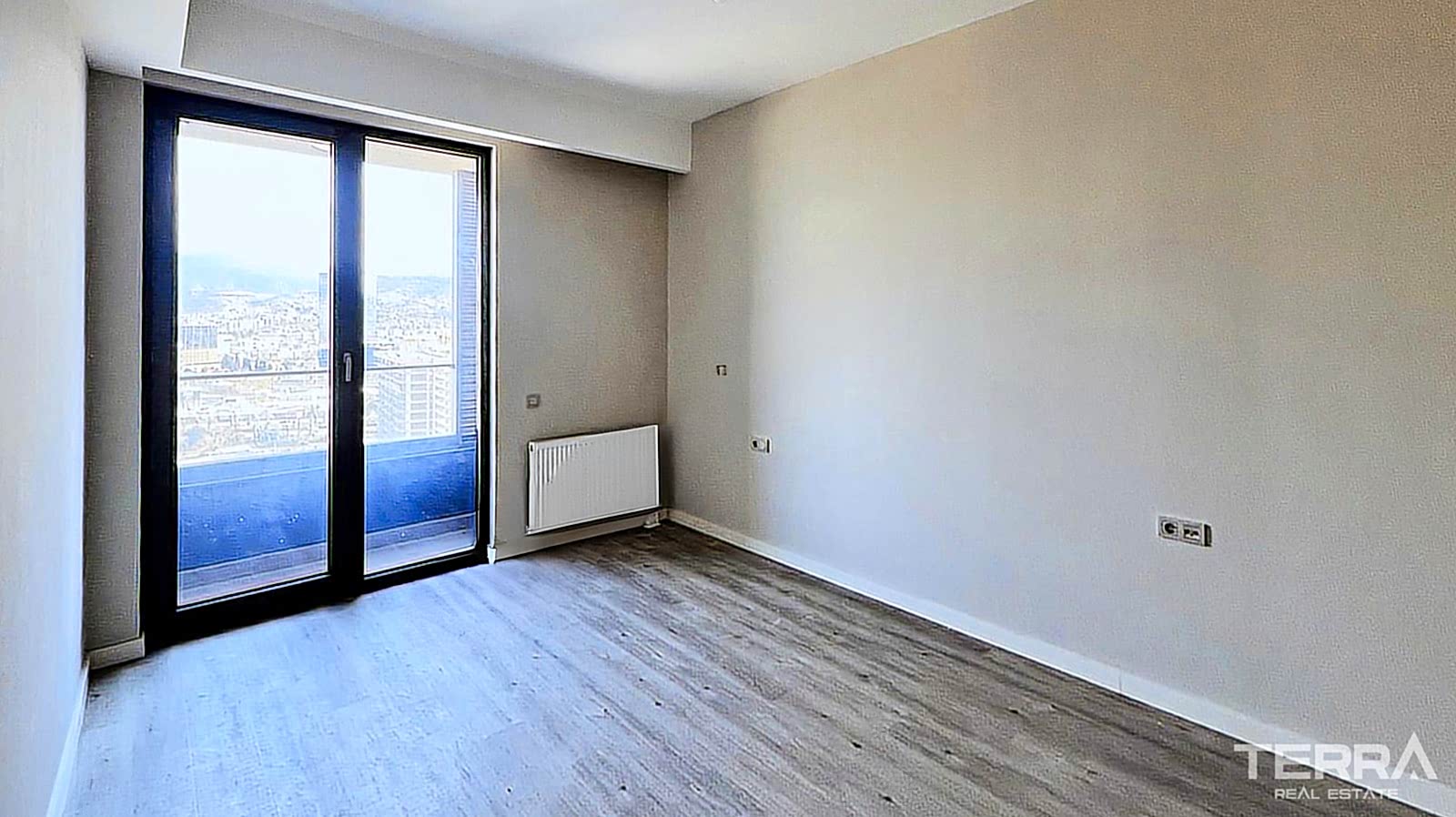 İzmir, Konak'ta Sahile ve Merkeze Yakın Deniz Manzaralı Daireler - 106381