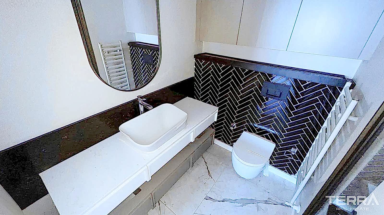 İzmir, Konak'ta Sahile ve Merkeze Yakın Deniz Manzaralı Daireler - 106390