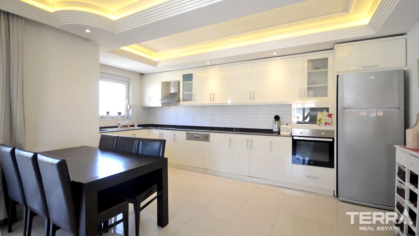 Apartment for Sale in Oba Crown Resort 3, Alanya, Turkey - 109637