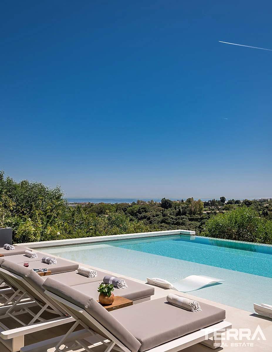 Golf Villa for Sale in Benahavís, Costa del Sol, Spain - 120150