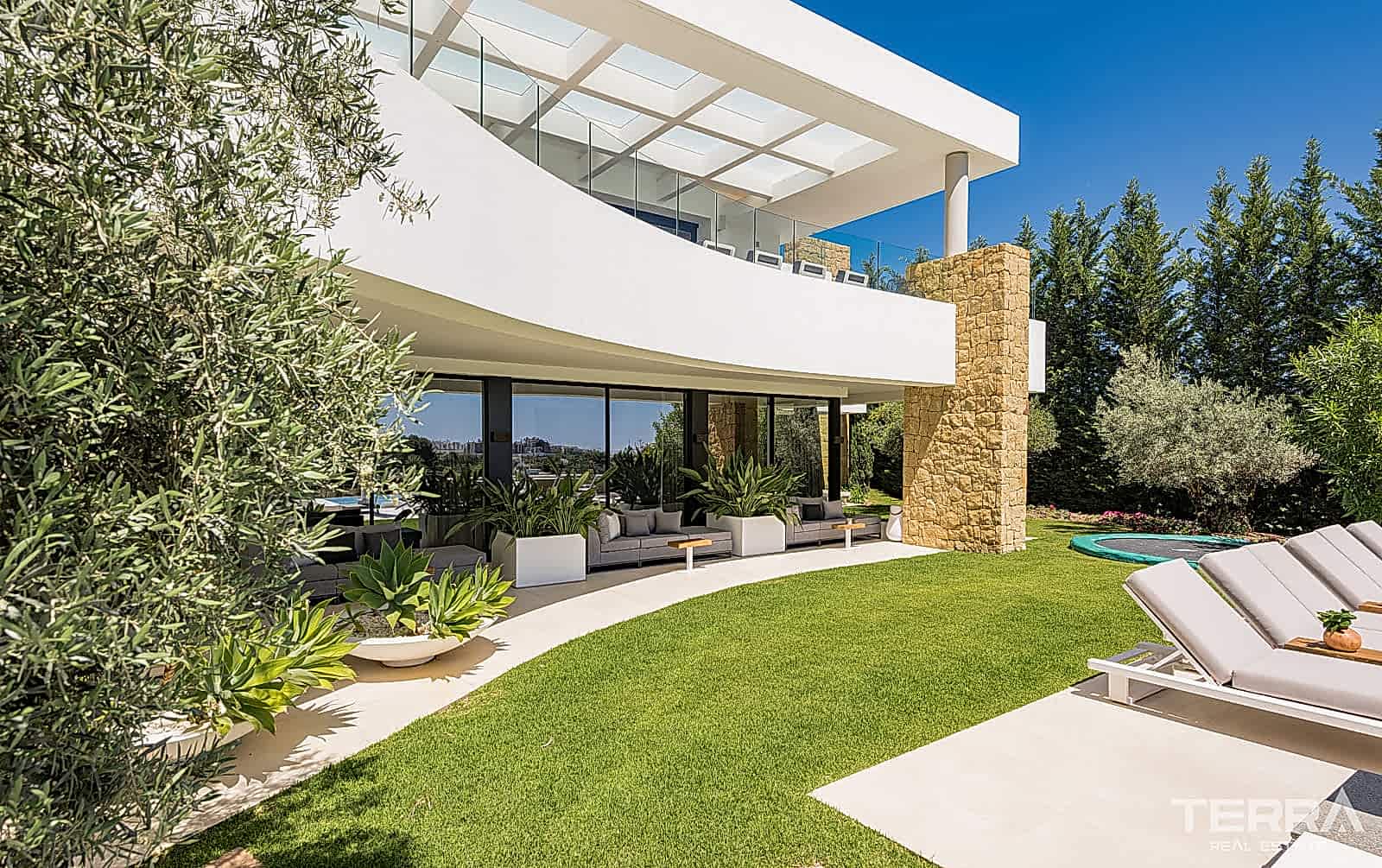 Golf Villa for Sale in Benahavís, Costa del Sol, Spain - 120152
