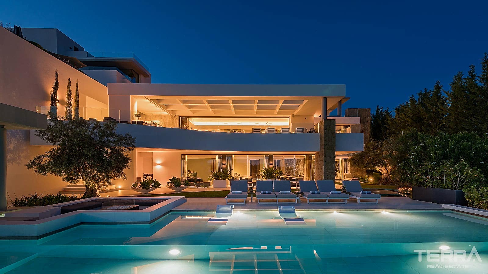 Golf Villa for Sale in Benahavís, Costa del Sol, Spain - 120163