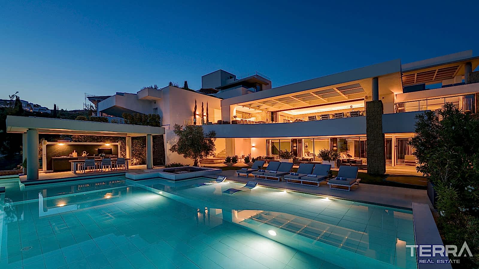 Golf Villa for Sale in Benahavís, Costa del Sol, Spain - 120164