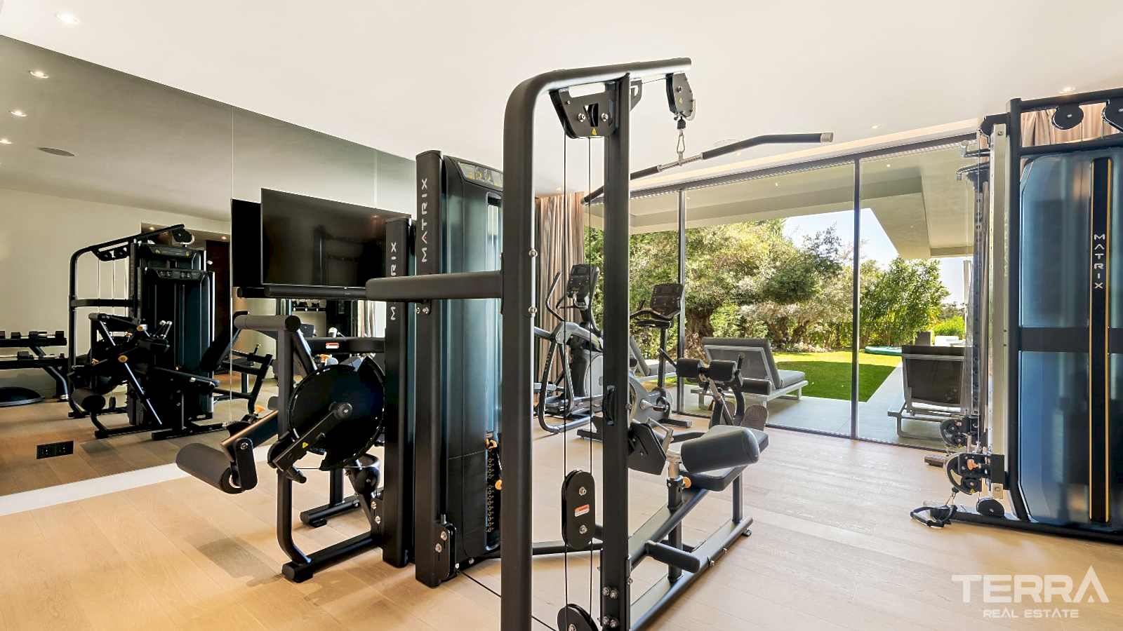 Golf Villa for Sale in Benahavís, Costa del Sol, Spain - 120183