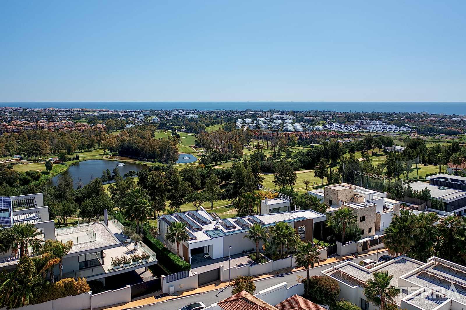 Golf Vilaa for Sale in Benahavís, Costa del Sol, Spain - 120198