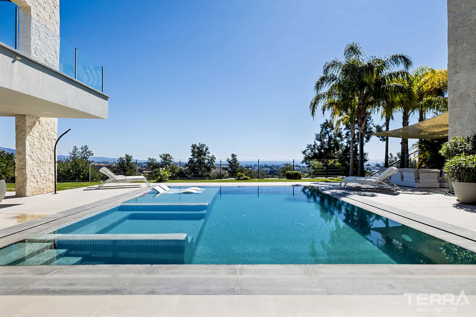 Golf Vilaa for Sale in Benahavís, Costa del Sol, Spain - 120201
