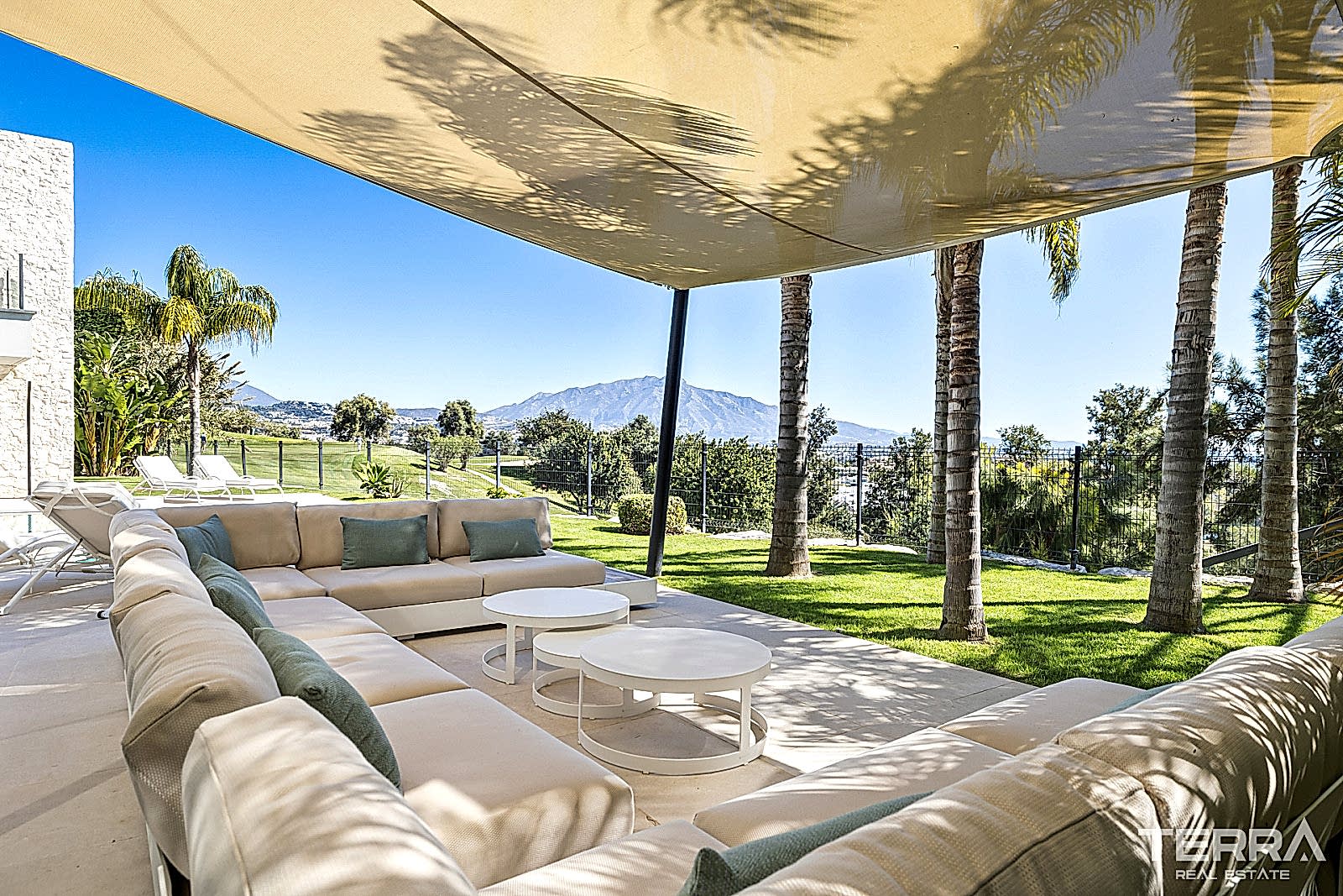 Golf Vilaa for Sale in Benahavís, Costa del Sol, Spain - 120206