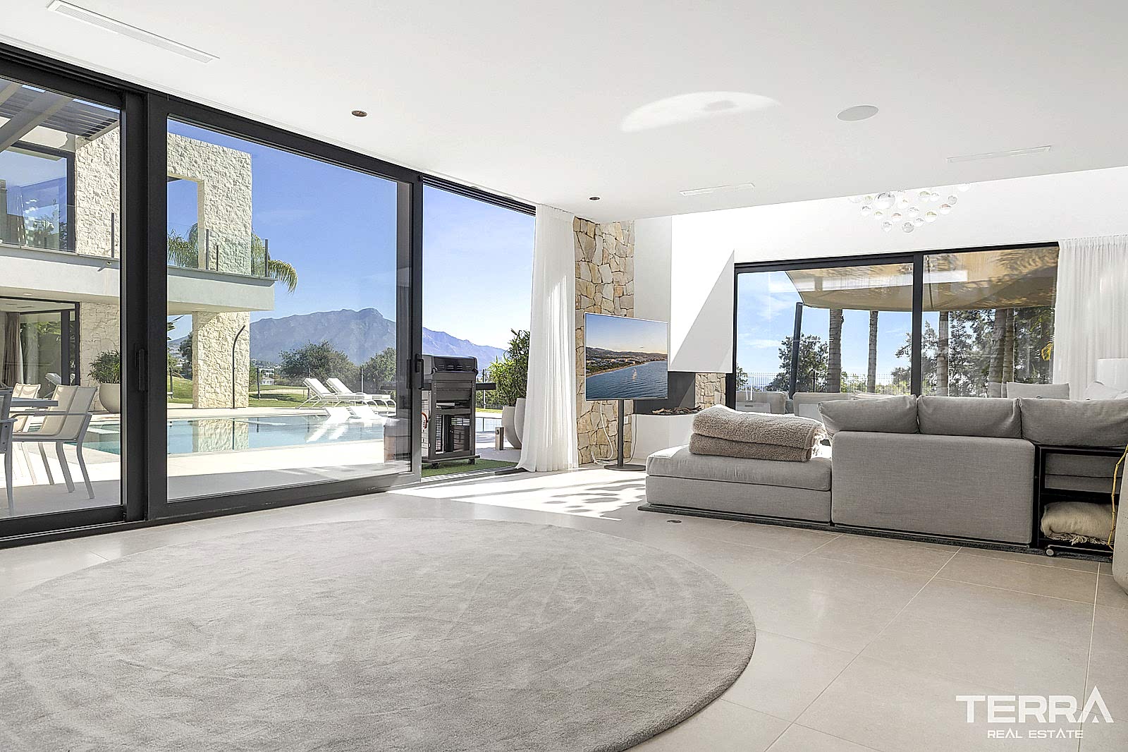 Golf Vilaa for Sale in Benahavís, Costa del Sol, Spain - 120211