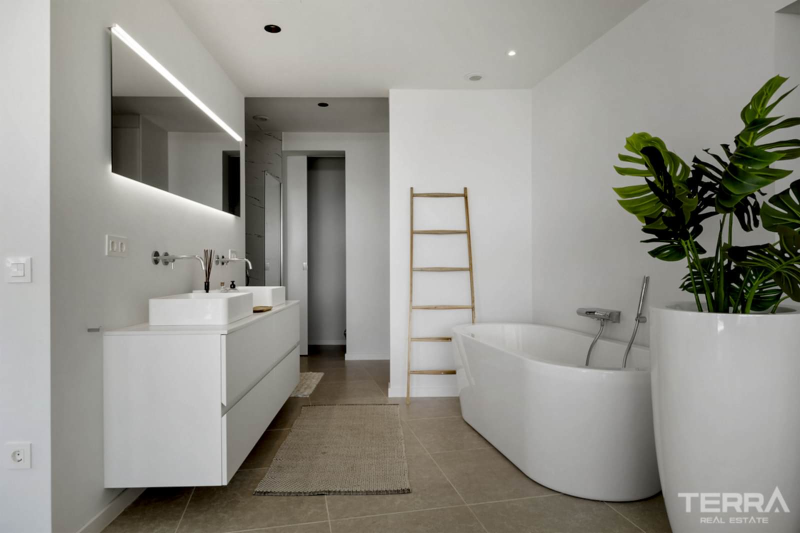 Golf Vilaa for Sale in Benahavís, Costa del Sol, Spain - 120228