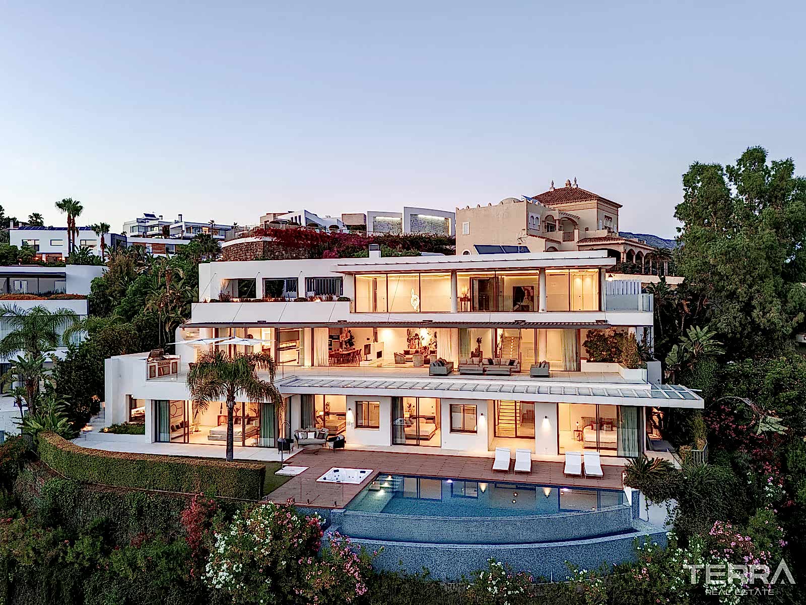 Golf Villa for Sale with Sea View in Benahavís, Spain - 120244