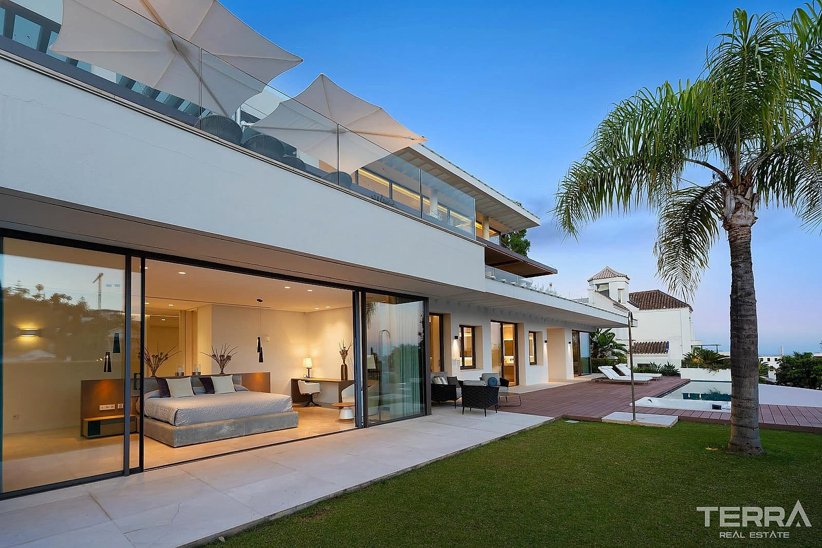 Golf Villa for Sale with Sea View in Benahavís, Spain - 120246