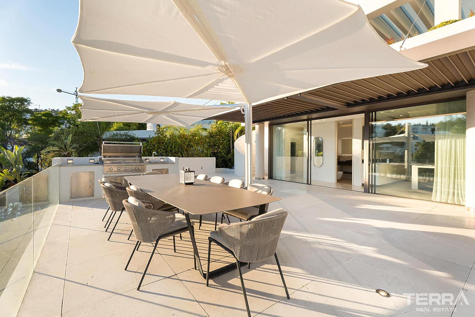 Golf Villa for Sale with Sea View in Benahavís, Spain - 120249