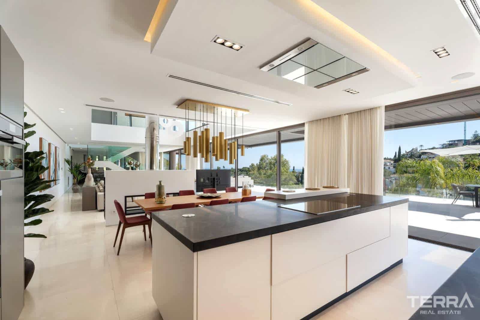 Golf Villa for Sale with Sea View in Benahavís, Spain - 120257
