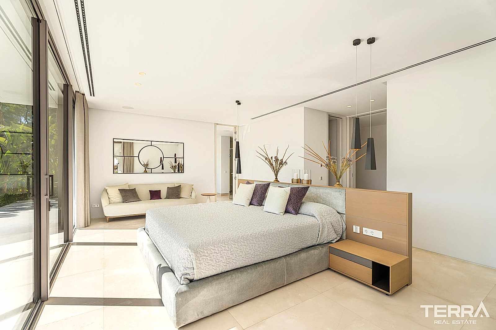 Golf Villa for Sale with Sea View in Benahavís, Spain - 120258