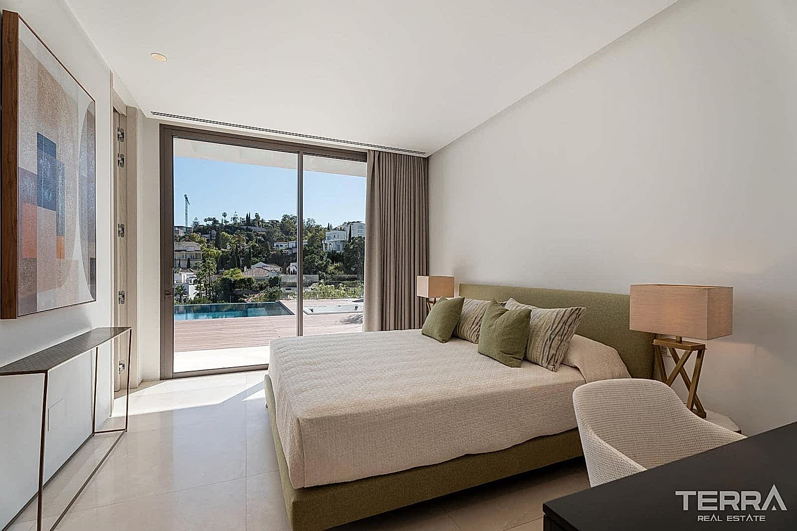 Golf Villa for Sale with Sea View in Benahavís, Spain - 120261